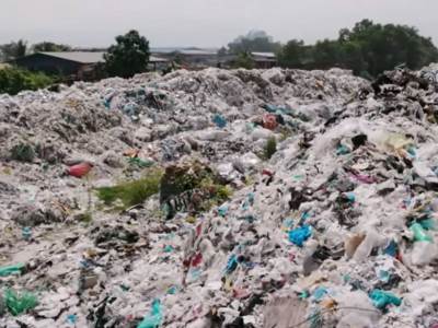 deponija plastika.jpg  deponija plastika.jpg