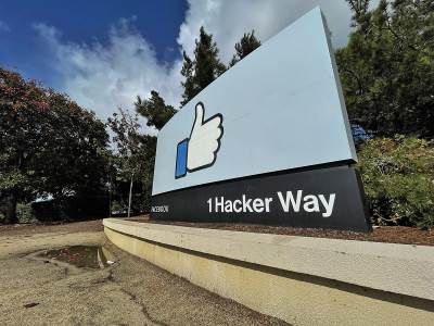 Facebook.jpg   Facebook.jpg