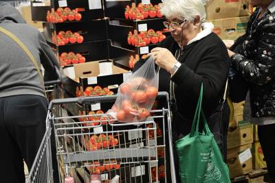 Prodavnica kupci hrana (3).jpg  Prodavnica kupci hrana (3).jpg